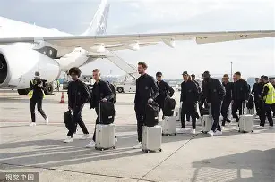 昨天,德国以六分钟的连续热烈的掌声向默克尔告别 昨天,德国以六分钟的连续热烈的掌声向默克尔告别