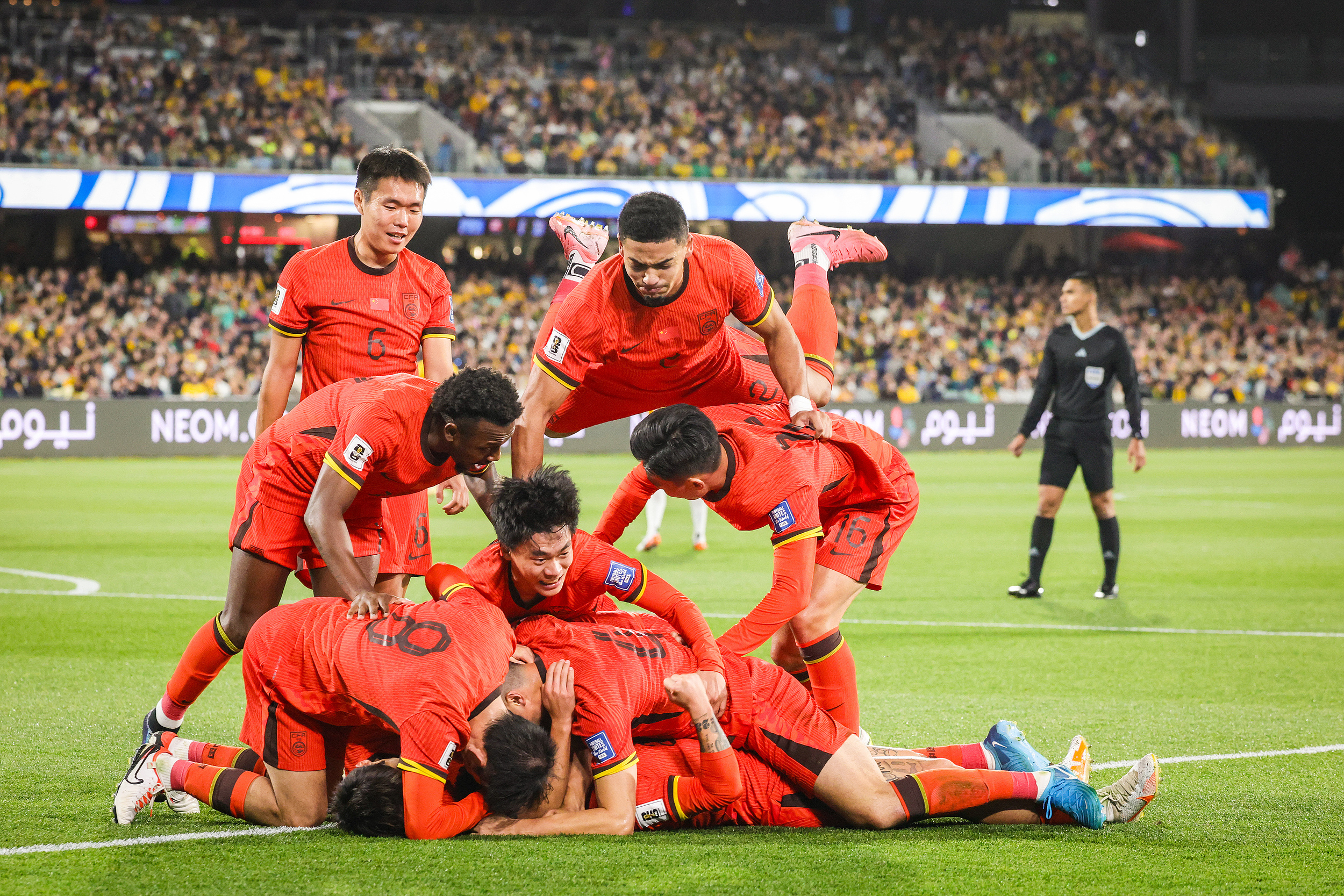 上港主场全力以赴，险胜强敌，榜首位置牢不可破的简单介绍